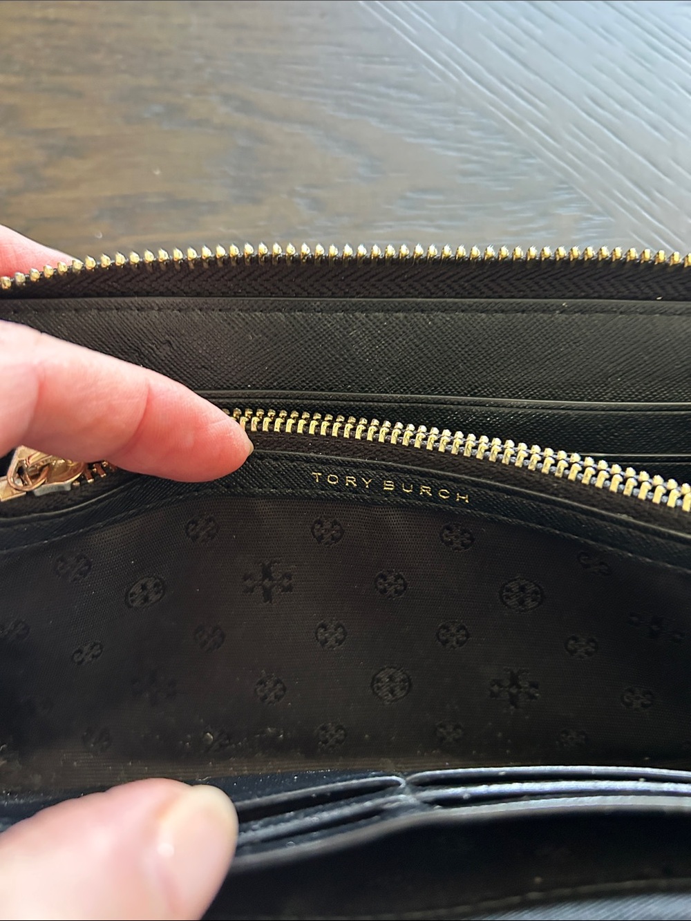 Tory Burch Emerson Mixed Material Continental Wristlet Clutch Wallet LIKE NEW - Picture 9 of 13